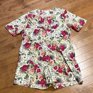Vintage Floral Button-Front Romper with statement collar and Pockets!